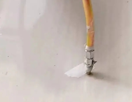 瓯海瓷砖空鼓维修公司专业解答在瓷砖铺贴过程中，如果使用的砂料过粗（如全部使用了粗砂），可能会导致以下问题
